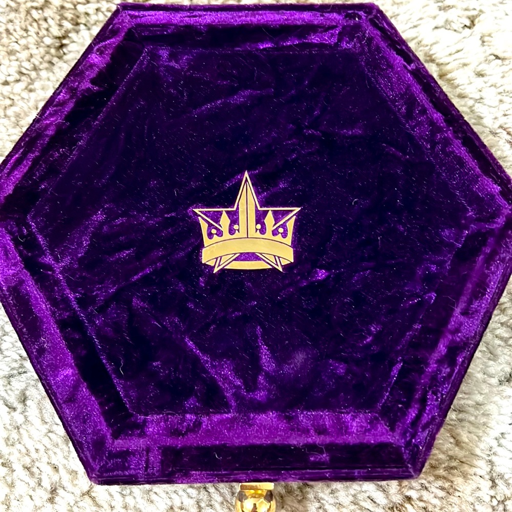 Jeffrey star blood lust palette